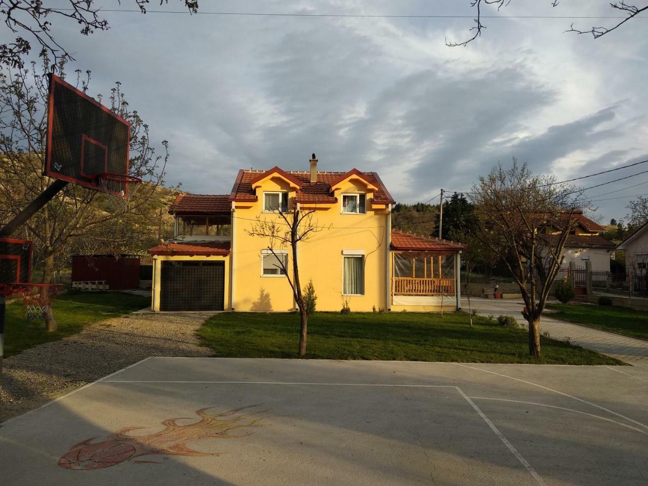 Family House Near Motorway 6 Guests 3 Bedrooms Велес Екстериор снимка