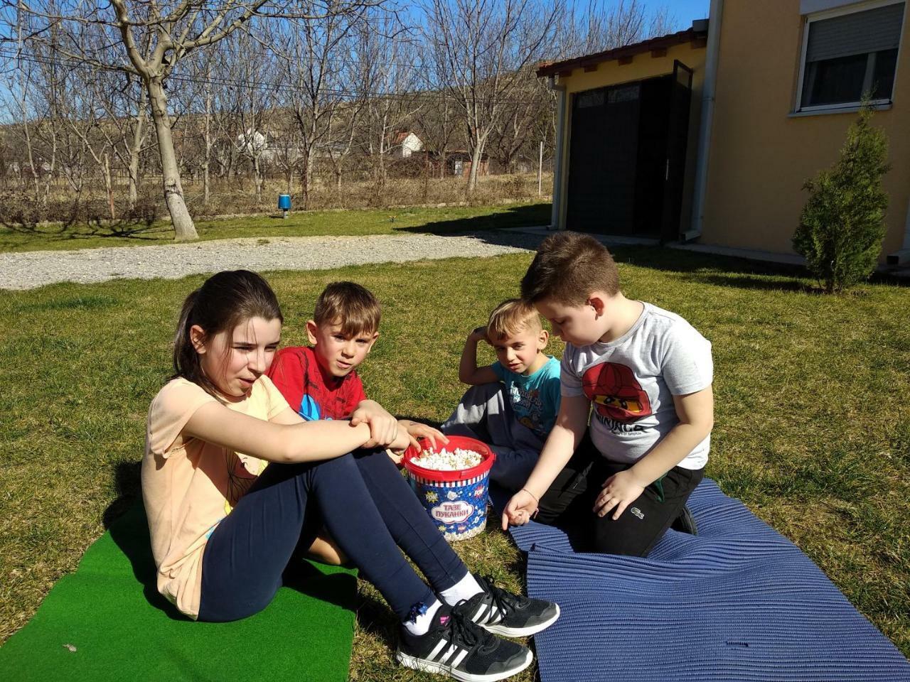 Family House Near Motorway 6 Guests 3 Bedrooms Велес Екстериор снимка